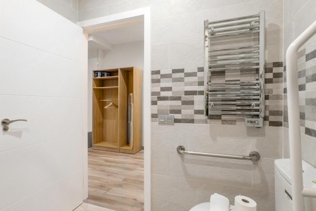 1 Bedroom 1 Bathroom Furnished - Justicia - Cozy - Mintystay Madrid Exterior foto